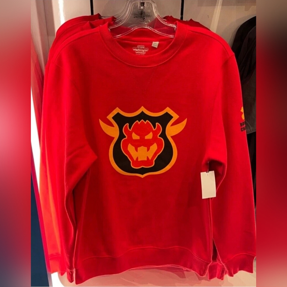 Universal Studios Super Nintendo World Bowser Challenge Red Pullover Size L NWT